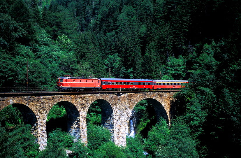 k-002 Tauernbahn 1044.021-4 Kaponiggraben Viadukt 14.08.1992 foto herbert rubarth